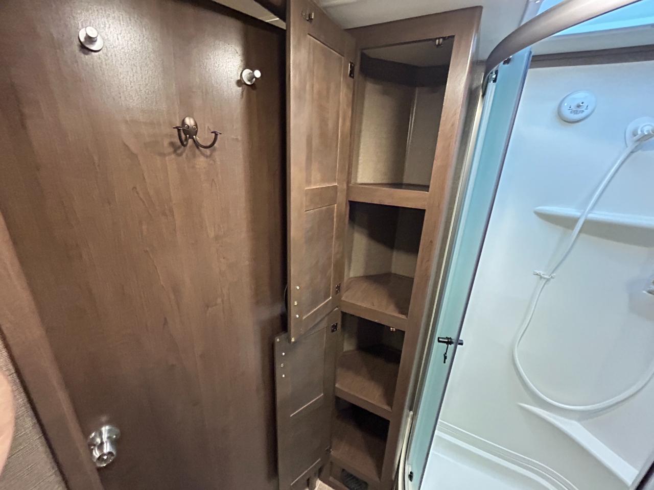 Thor Motor Coach Chateau  2019