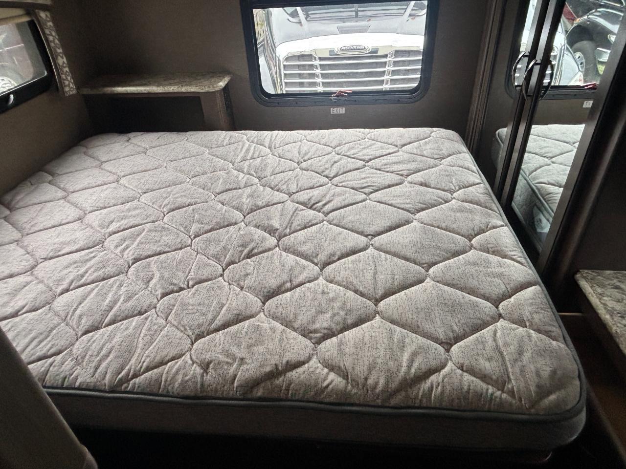 Thor Motor Coach Chateau  2019