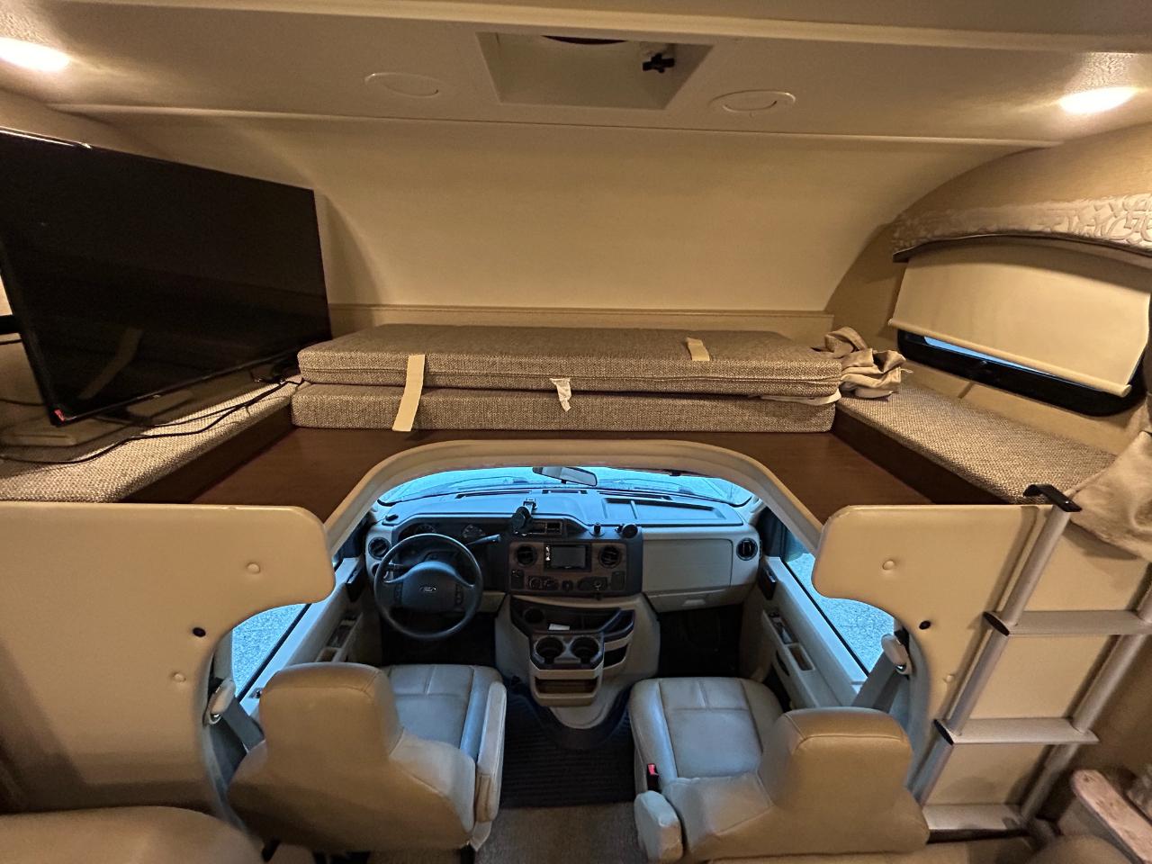 Thor Motor Coach Chateau  2019