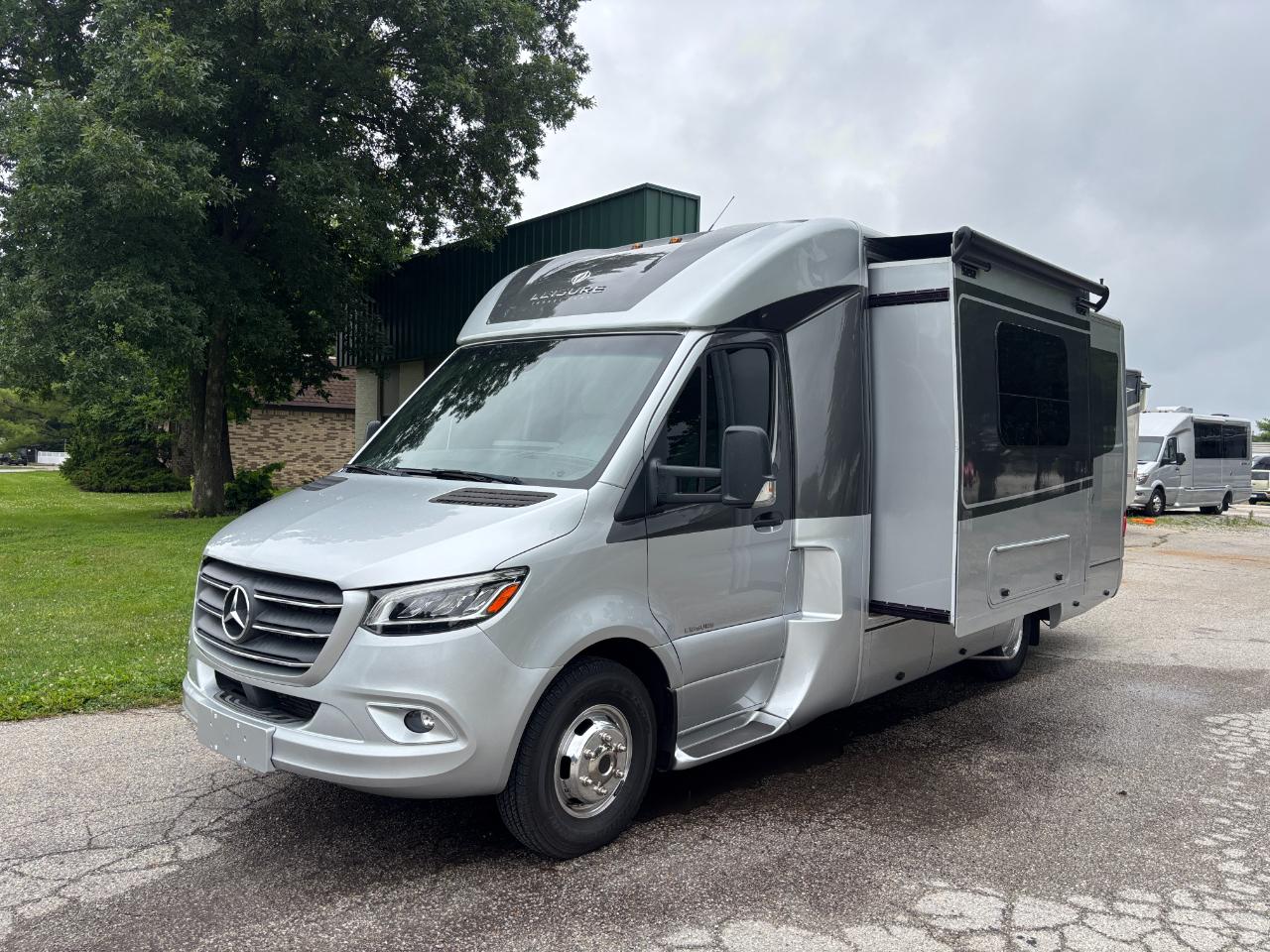Leisure Travel UNITY U24CB  2021