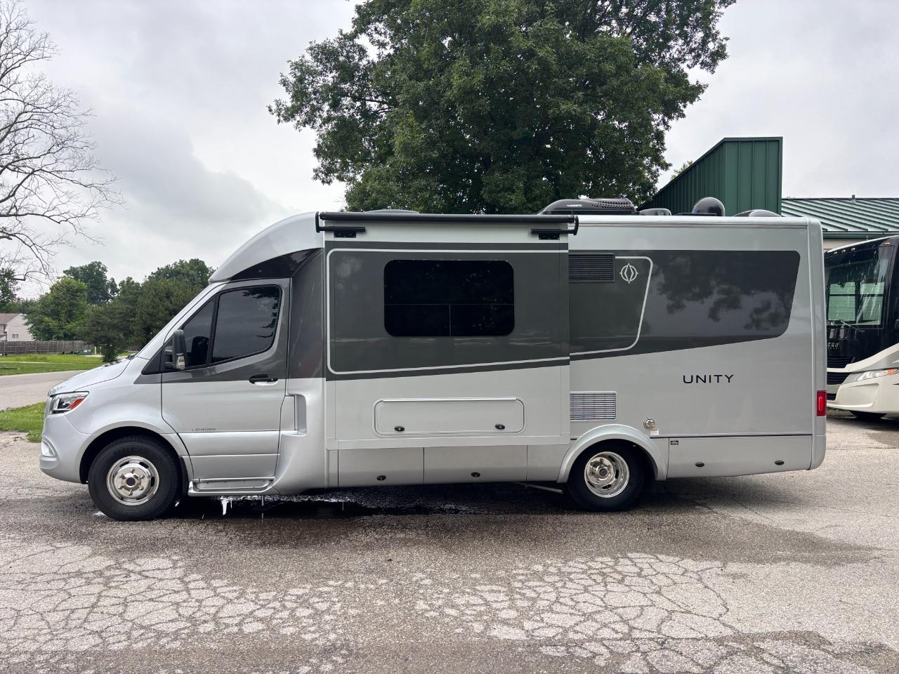 Leisure Travel UNITY U24CB  2021