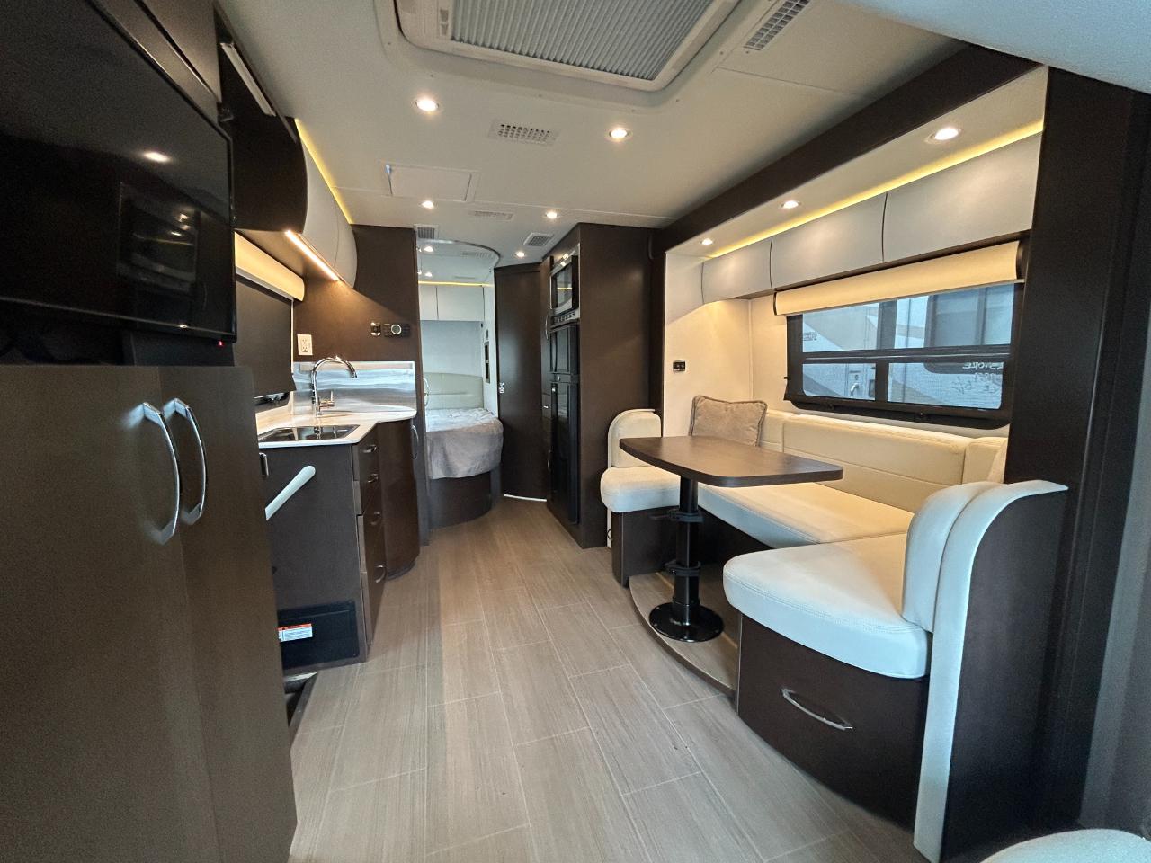 Leisure Travel UNITY U24CB  2021