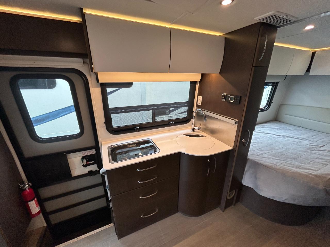 Leisure Travel UNITY U24CB  2021