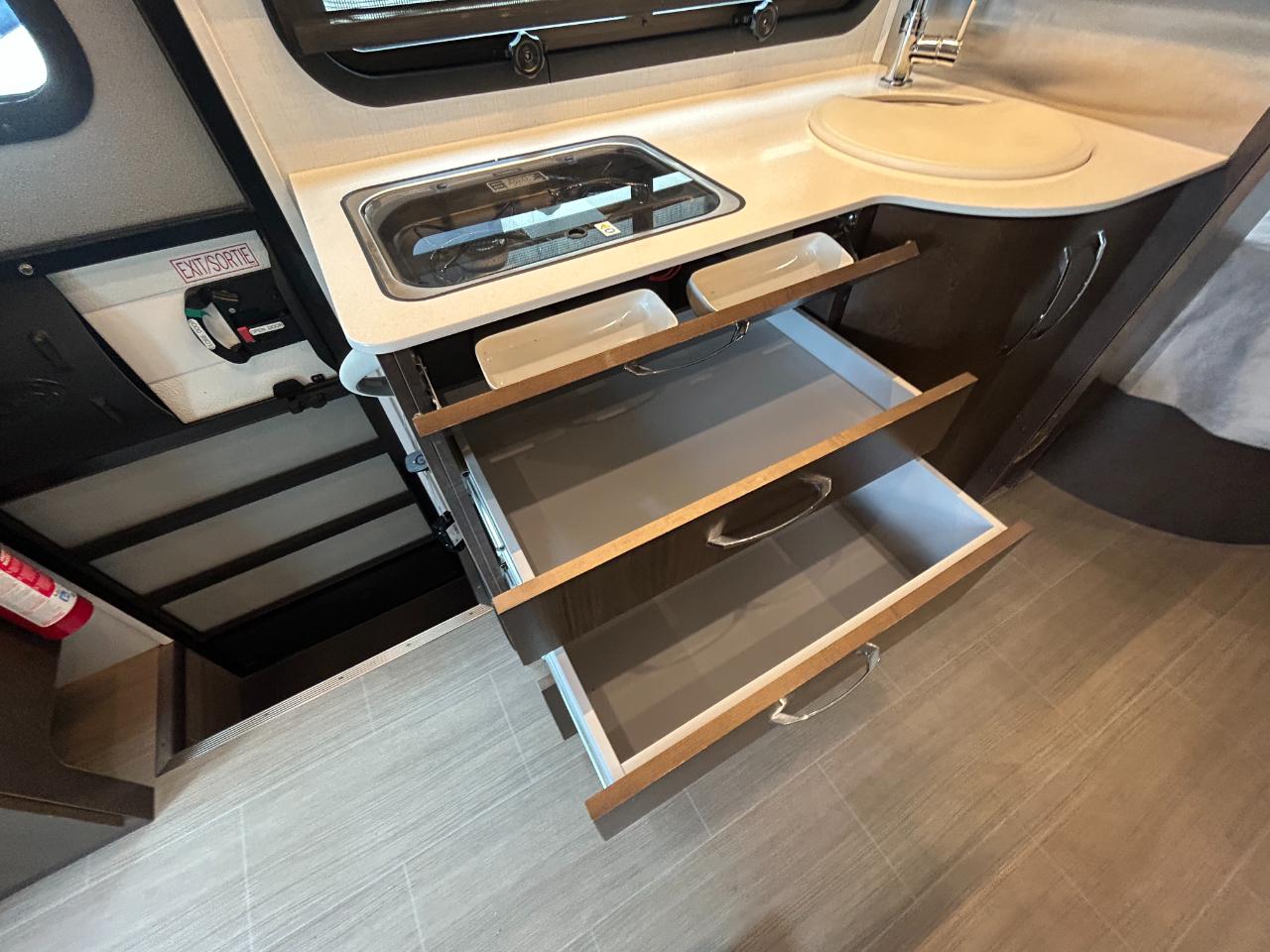 Leisure Travel UNITY U24CB  2021