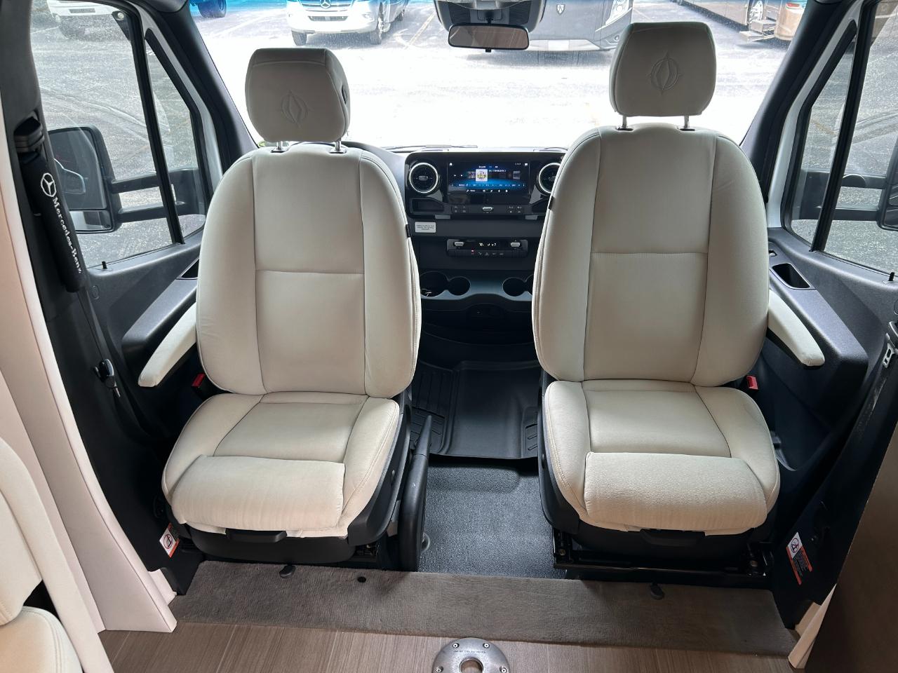 Leisure Travel UNITY U24CB  2021