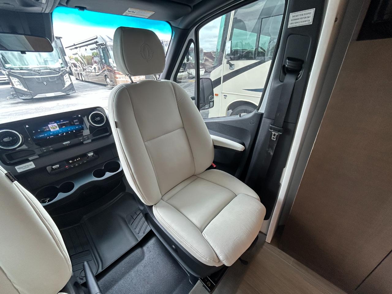 Leisure Travel UNITY U24CB  2021