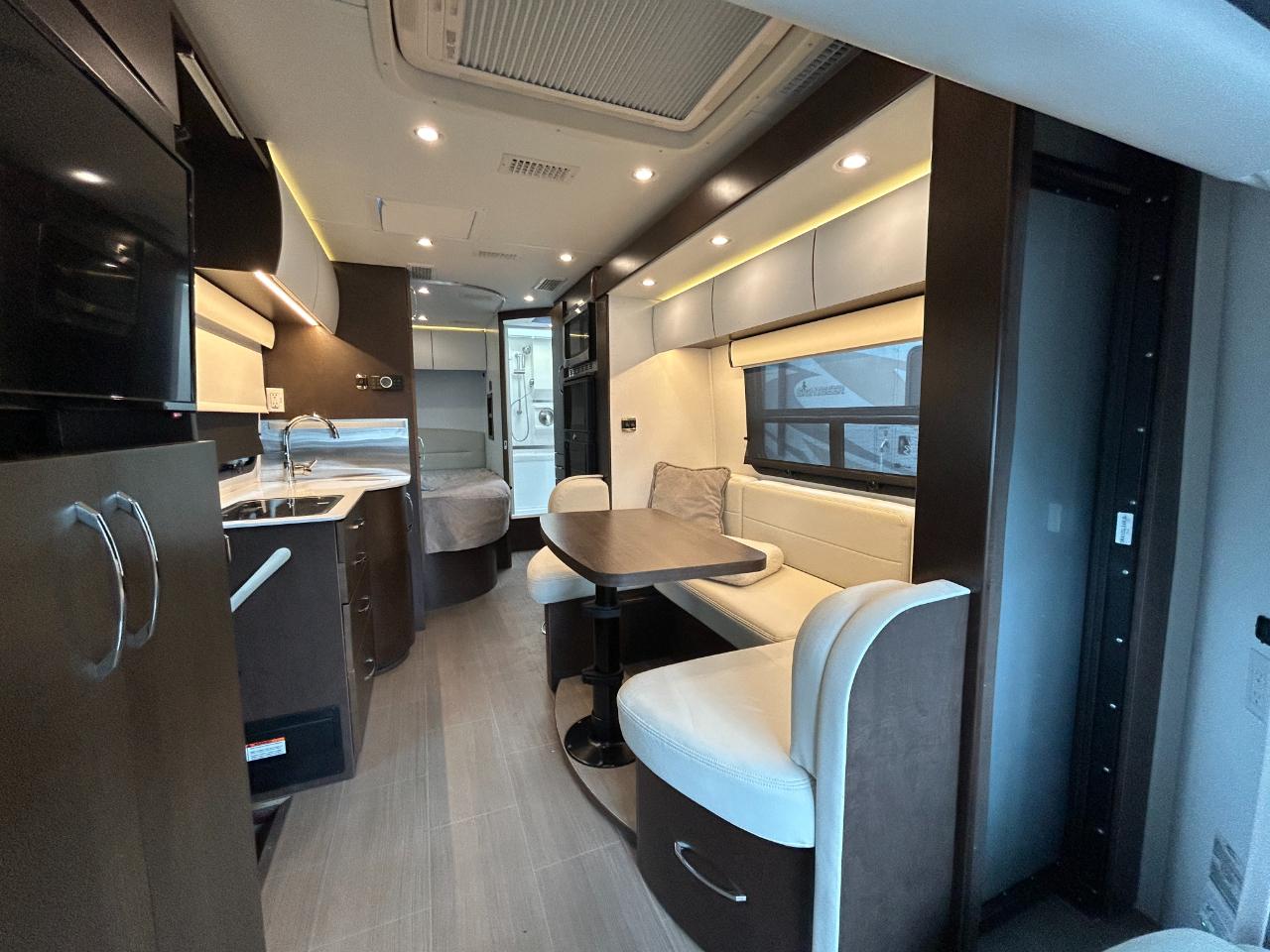 Leisure Travel UNITY U24CB  2021