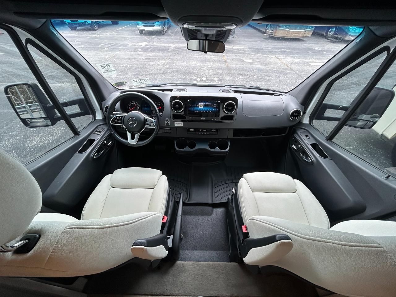 Leisure Travel UNITY U24CB  2021