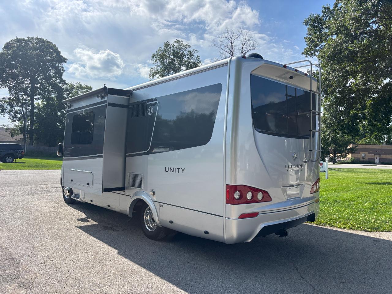 Leisure Travel UNITY U24CB  2021