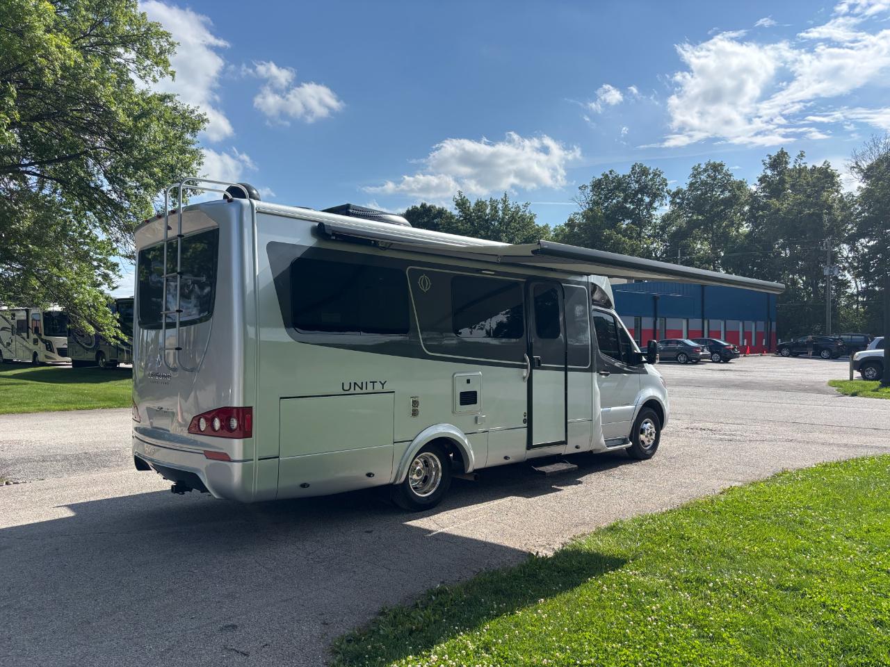 Leisure Travel UNITY U24CB  2021