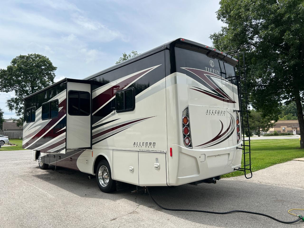 Tiffin Motorhomes Allegro  2017