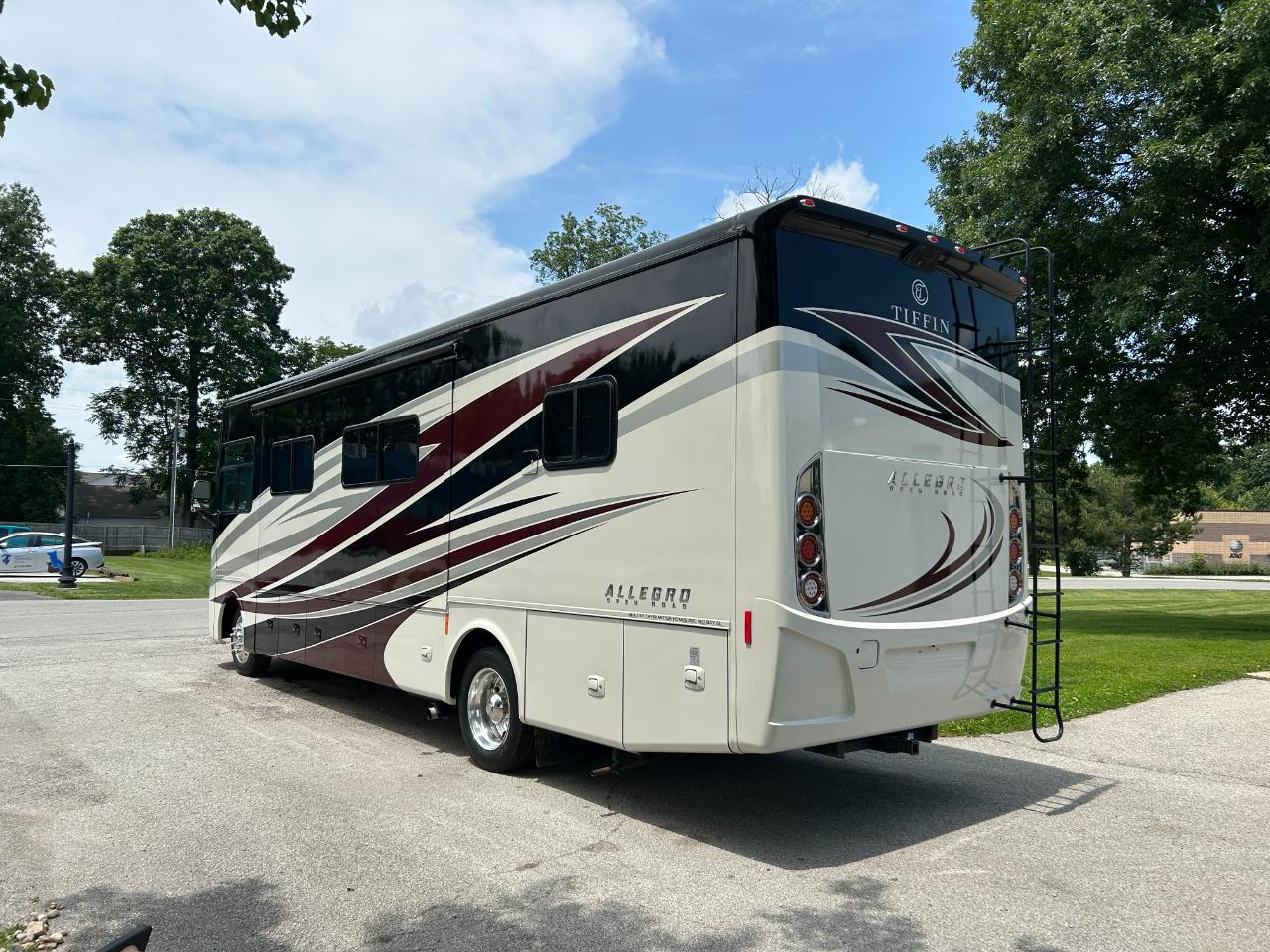 Tiffin Motorhomes Allegro  2017