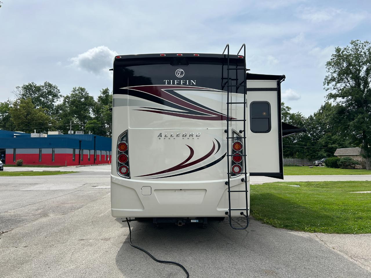 Tiffin Motorhomes Allegro  2017
