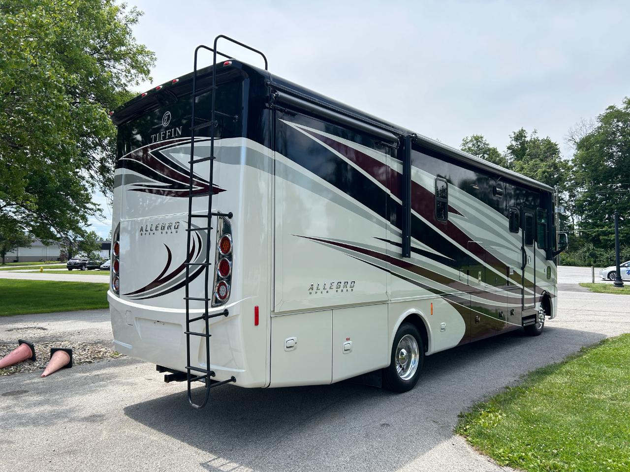 Tiffin Motorhomes Allegro  2017