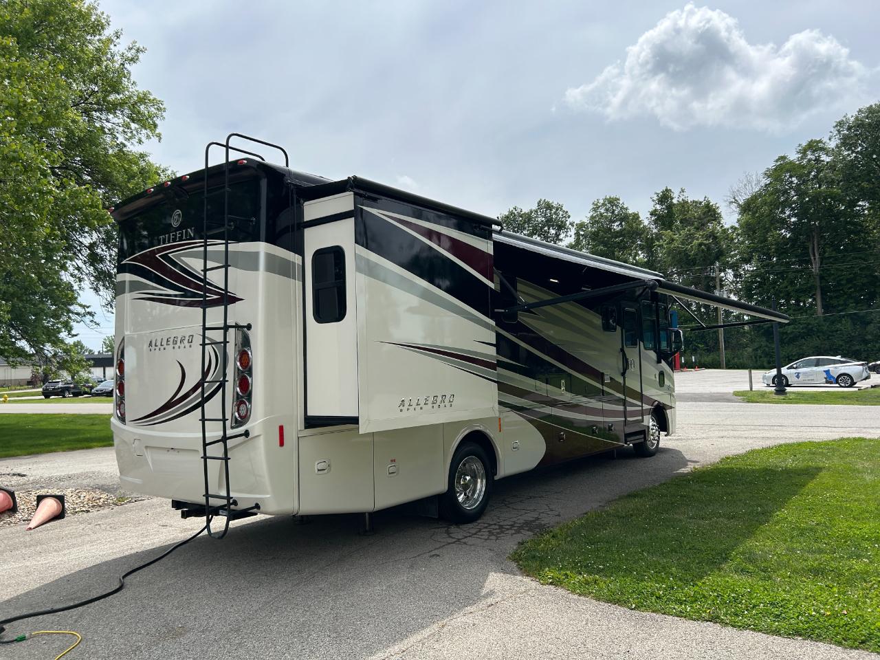 Tiffin Motorhomes Allegro  2017