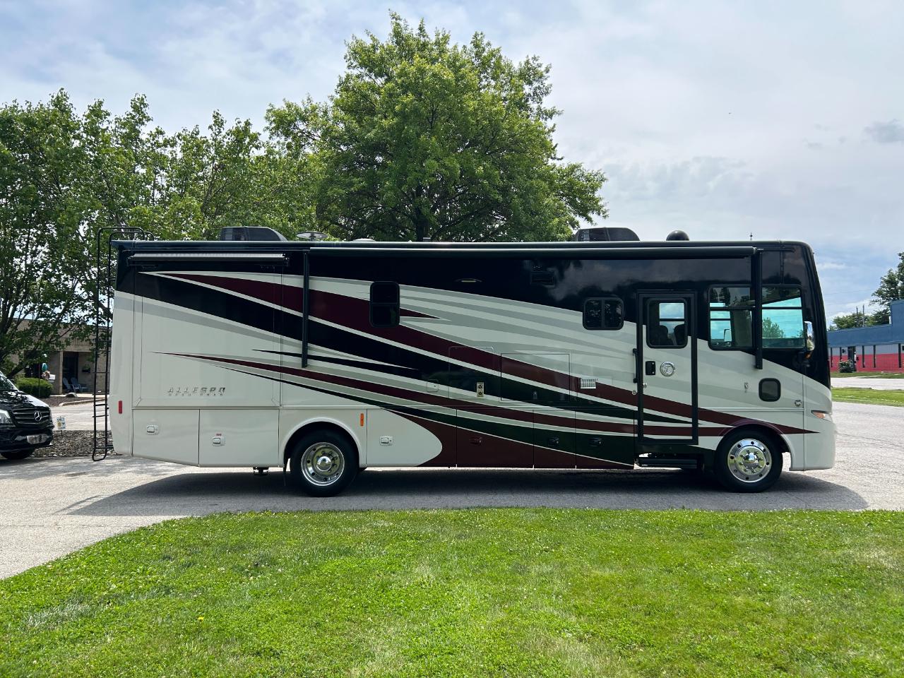 Tiffin Motorhomes Allegro  2017