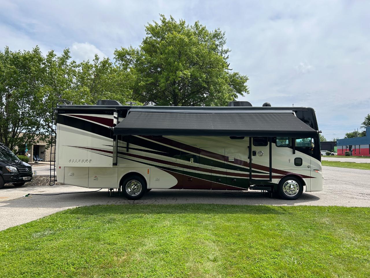 Tiffin Motorhomes Allegro  2017