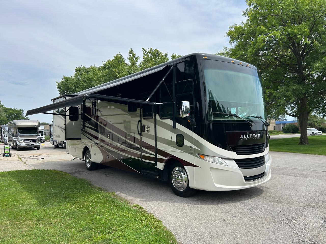 Tiffin Motorhomes Allegro  2017