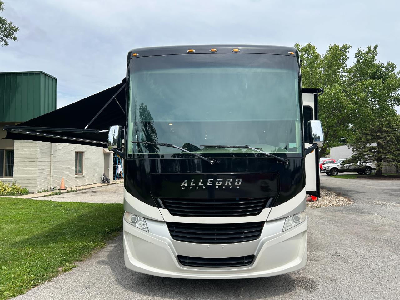 Tiffin Motorhomes Allegro  2017