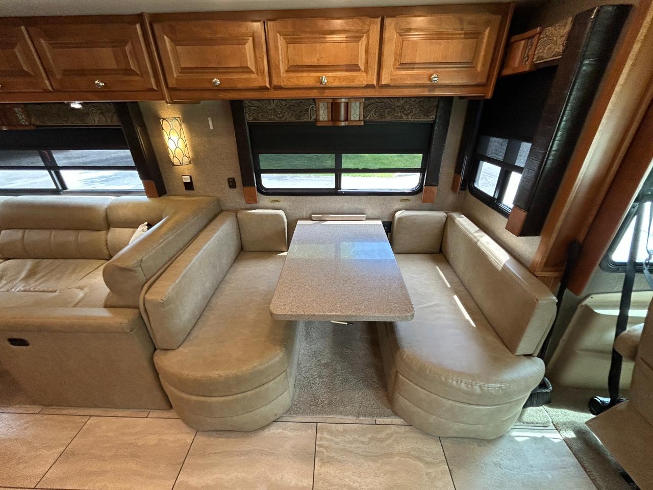 Tiffin Motorhomes Allegro  2017