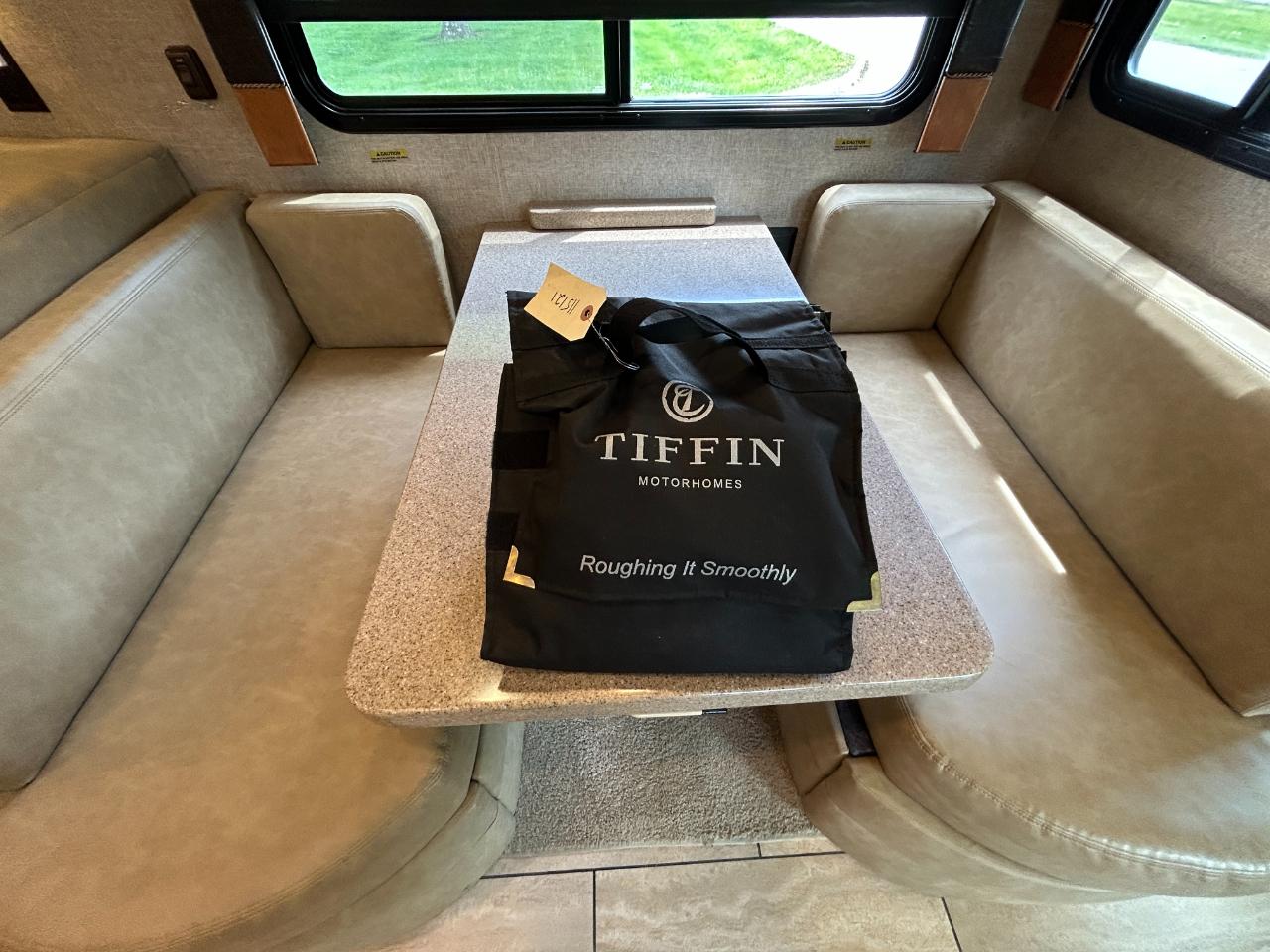 Tiffin Motorhomes Allegro  2017