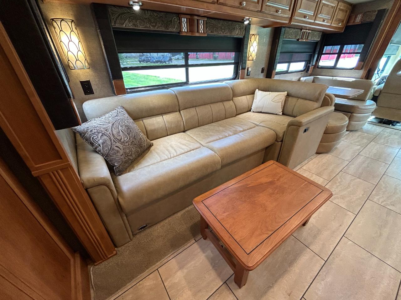 Tiffin Motorhomes Allegro  2017