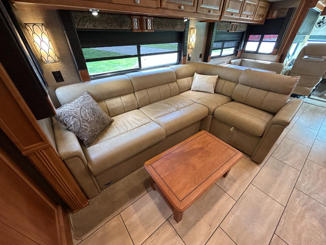 Tiffin Motorhomes Allegro  2017