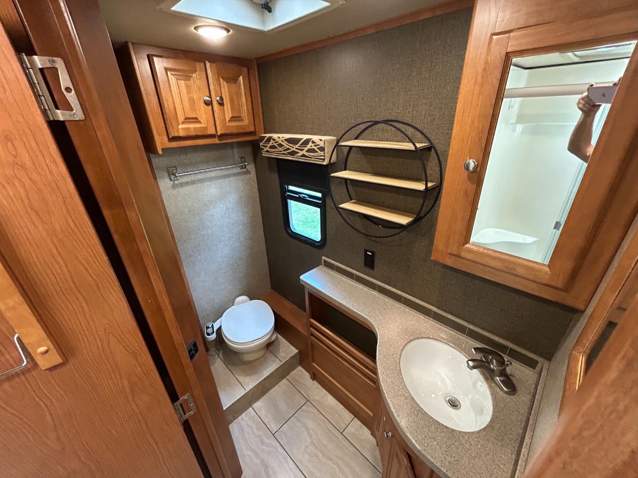 Tiffin Motorhomes Allegro  2017