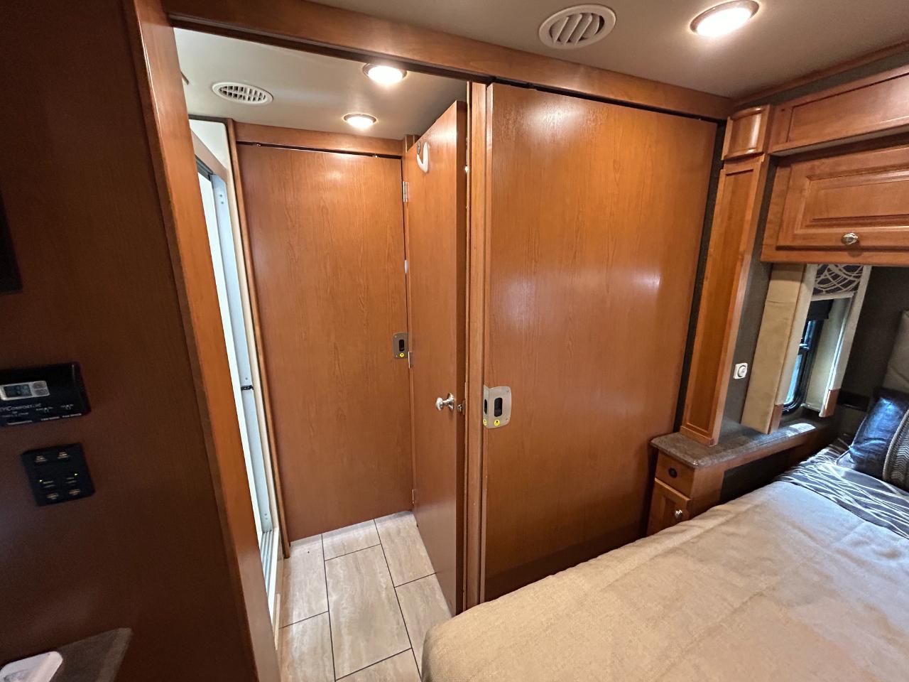 Tiffin Motorhomes Allegro  2017