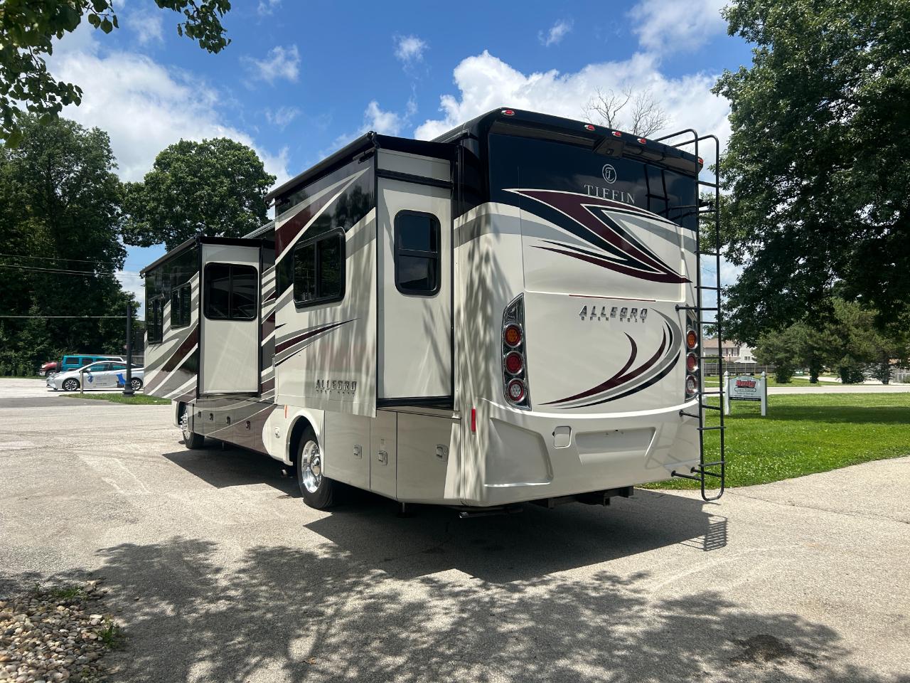 Tiffin Motorhomes Allegro  2017