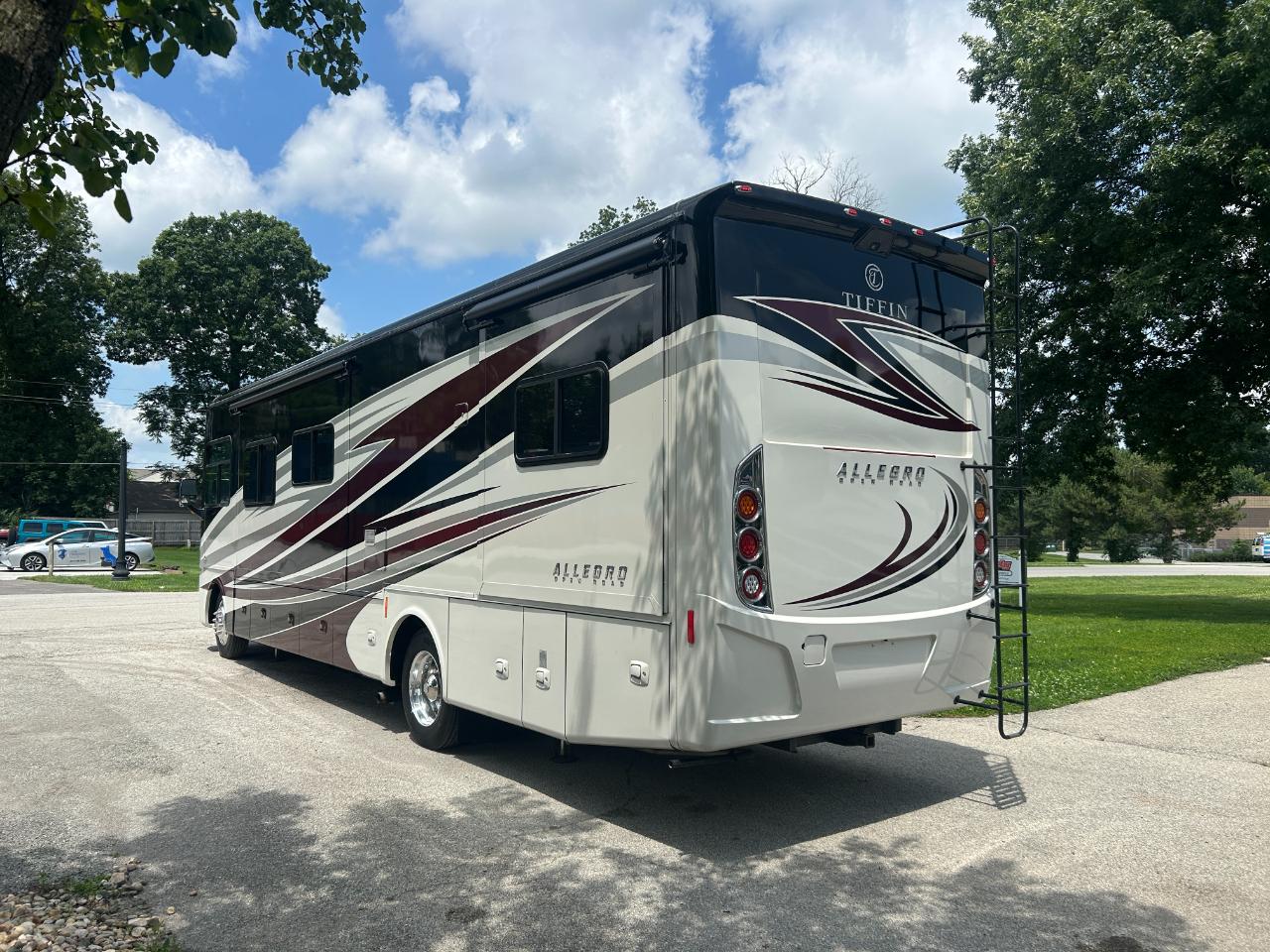 Tiffin Motorhomes Allegro  2017