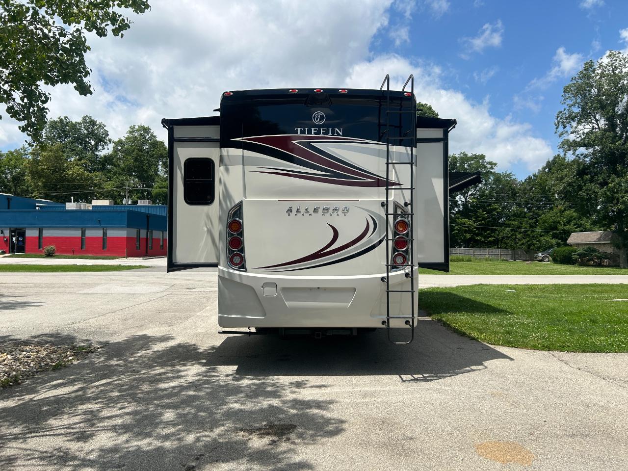 Tiffin Motorhomes Allegro  2017