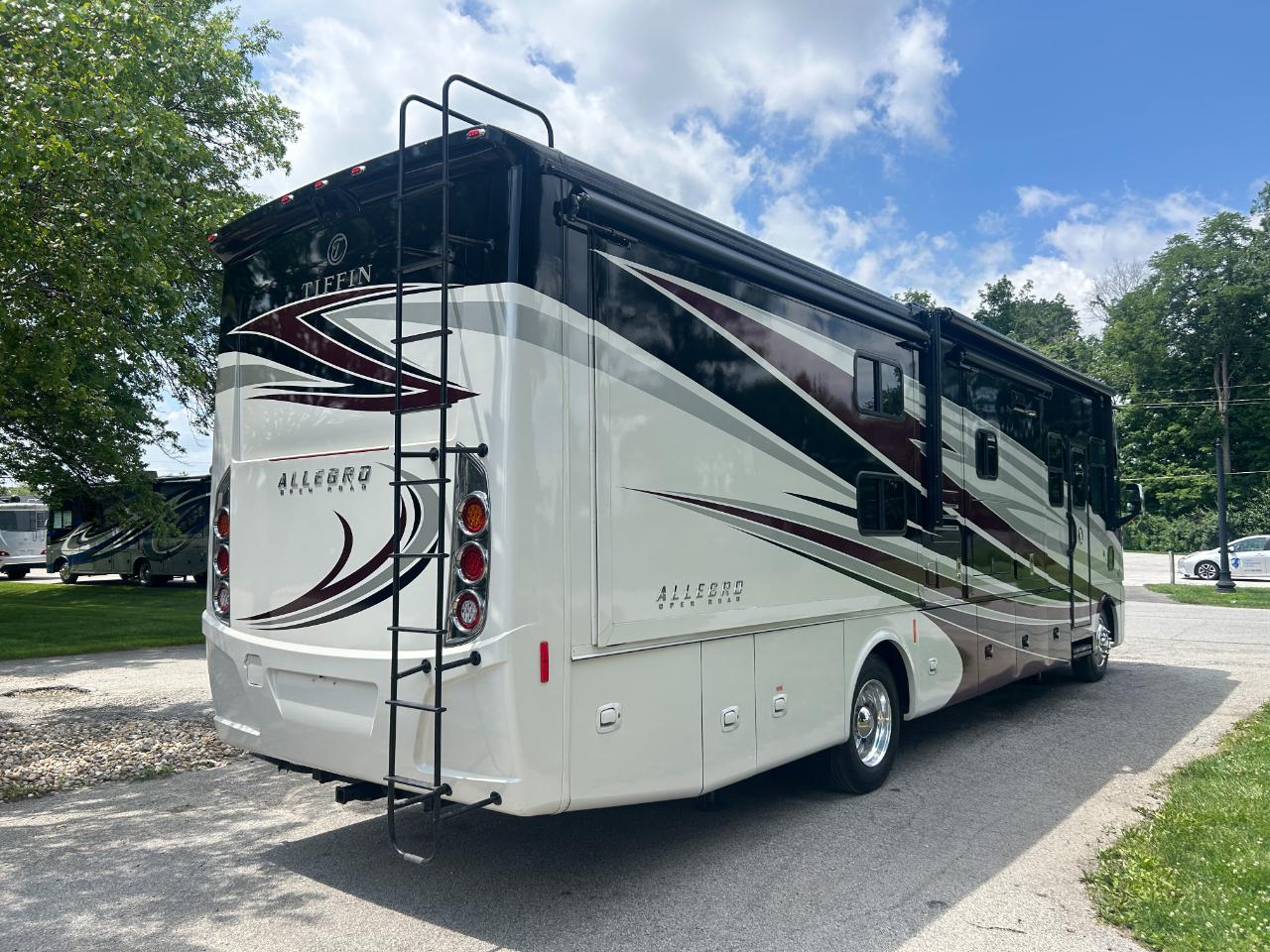 Tiffin Motorhomes Allegro  2017