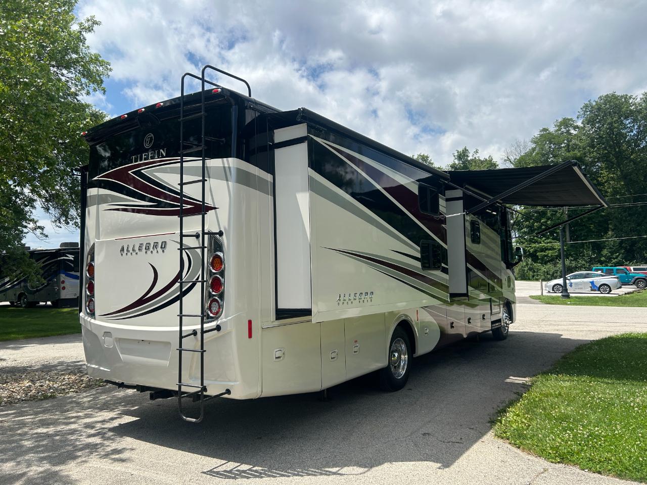 Tiffin Motorhomes Allegro  2017