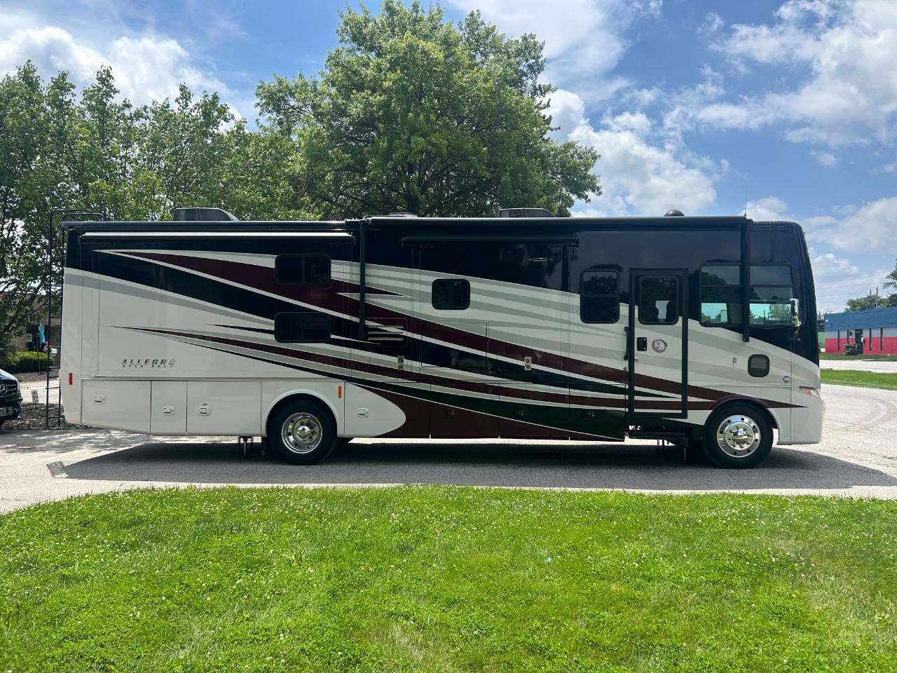 Tiffin Motorhomes Allegro  2017