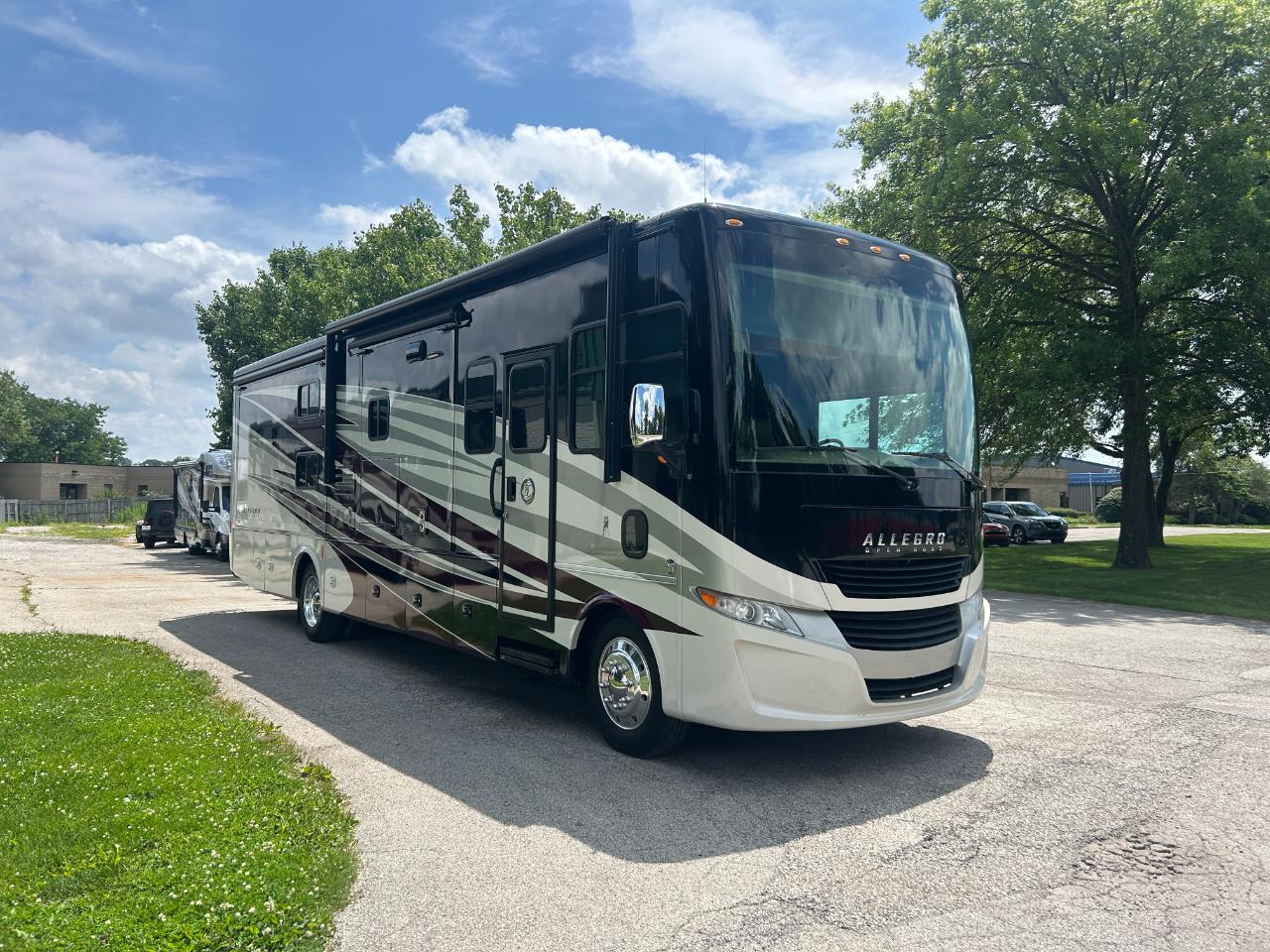 Tiffin Motorhomes Allegro  2017