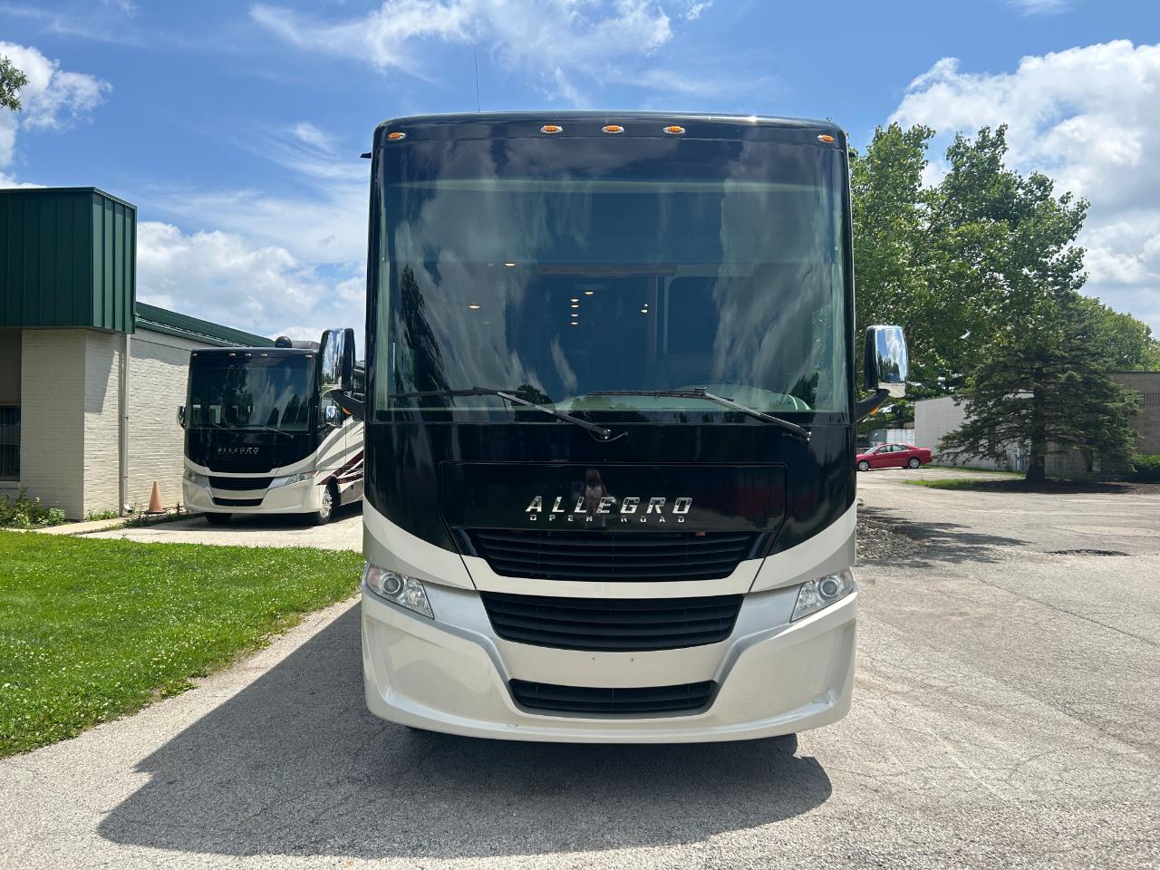 Tiffin Motorhomes Allegro  2017
