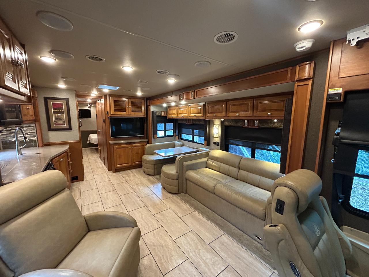Tiffin Motorhomes Allegro  2017