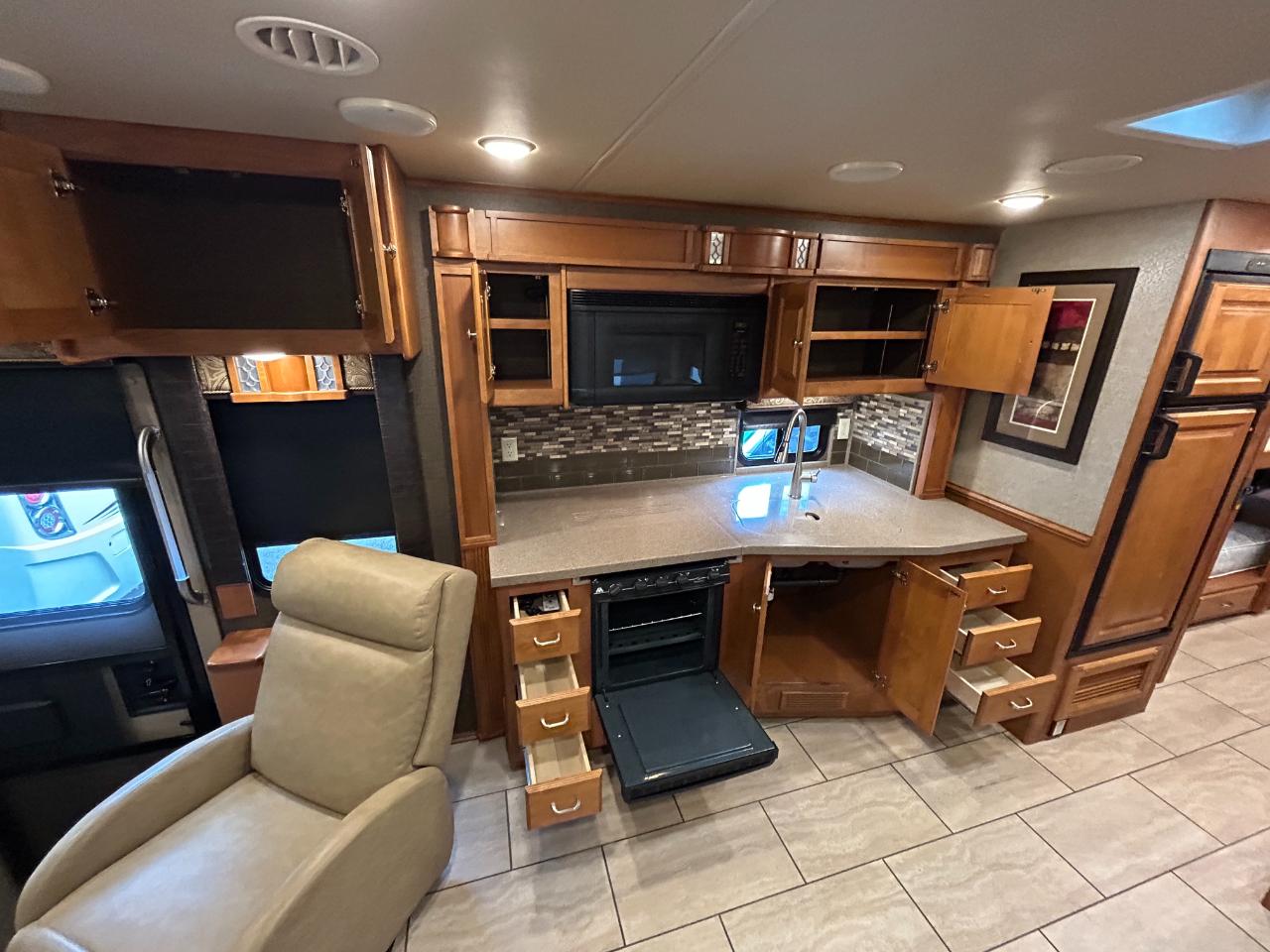Tiffin Motorhomes Allegro  2017
