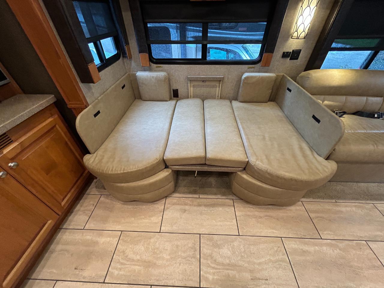 Tiffin Motorhomes Allegro  2017