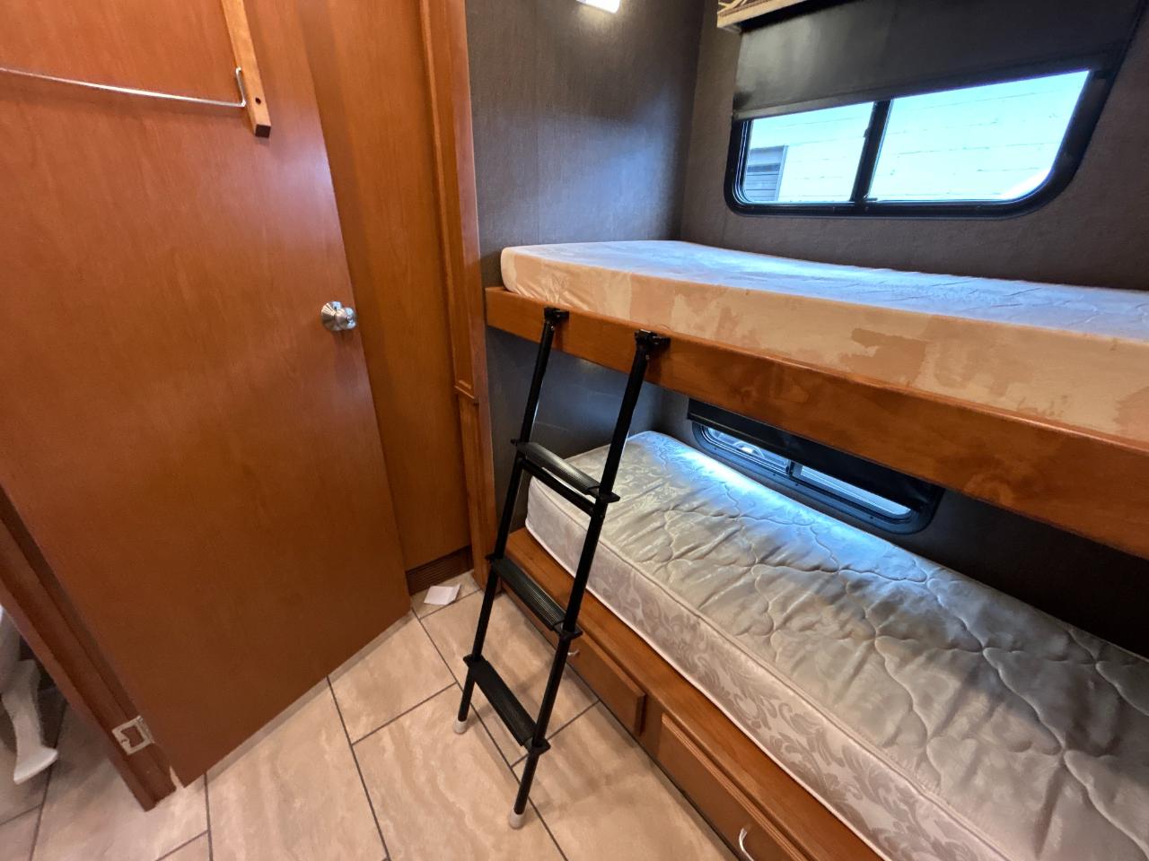 Tiffin Motorhomes Allegro  2017