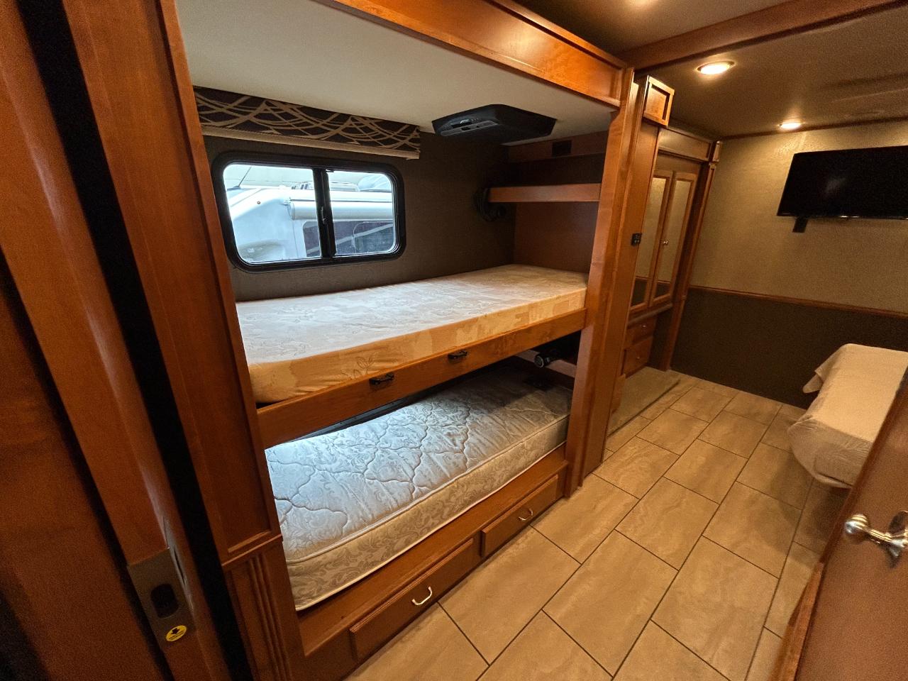 Tiffin Motorhomes Allegro  2017