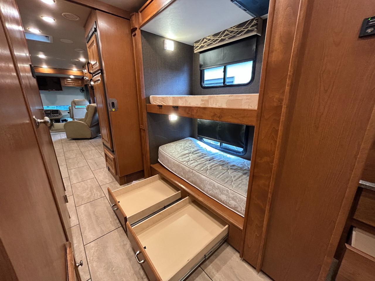 Tiffin Motorhomes Allegro  2017