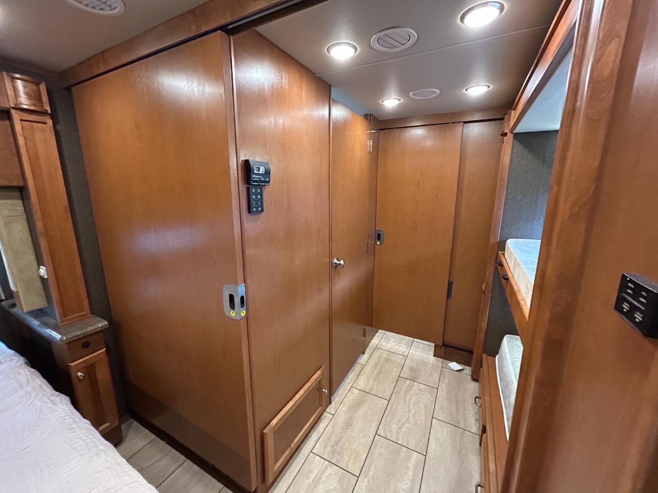 Tiffin Motorhomes Allegro  2017