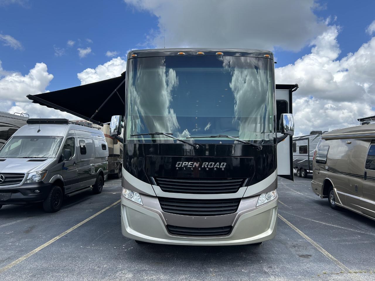 Tiffin Motorhomes Allegro  2018