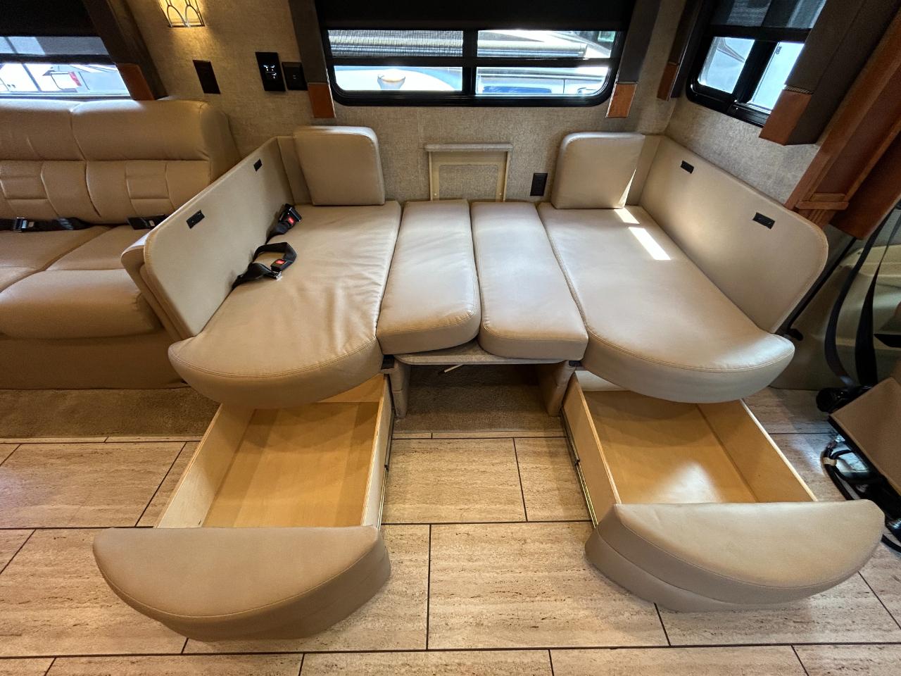 Tiffin Motorhomes Allegro  2018