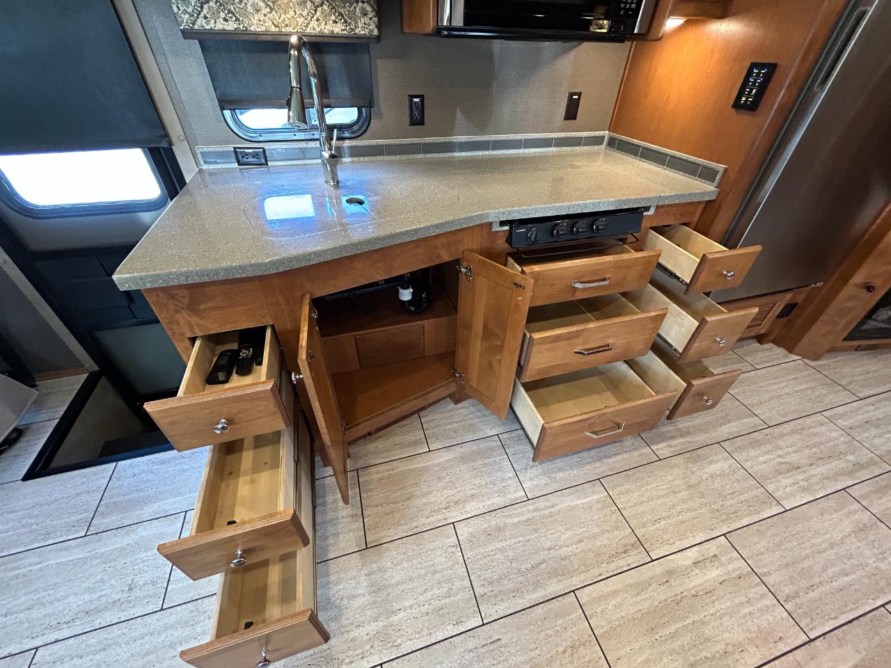 Tiffin Motorhomes Allegro  2018