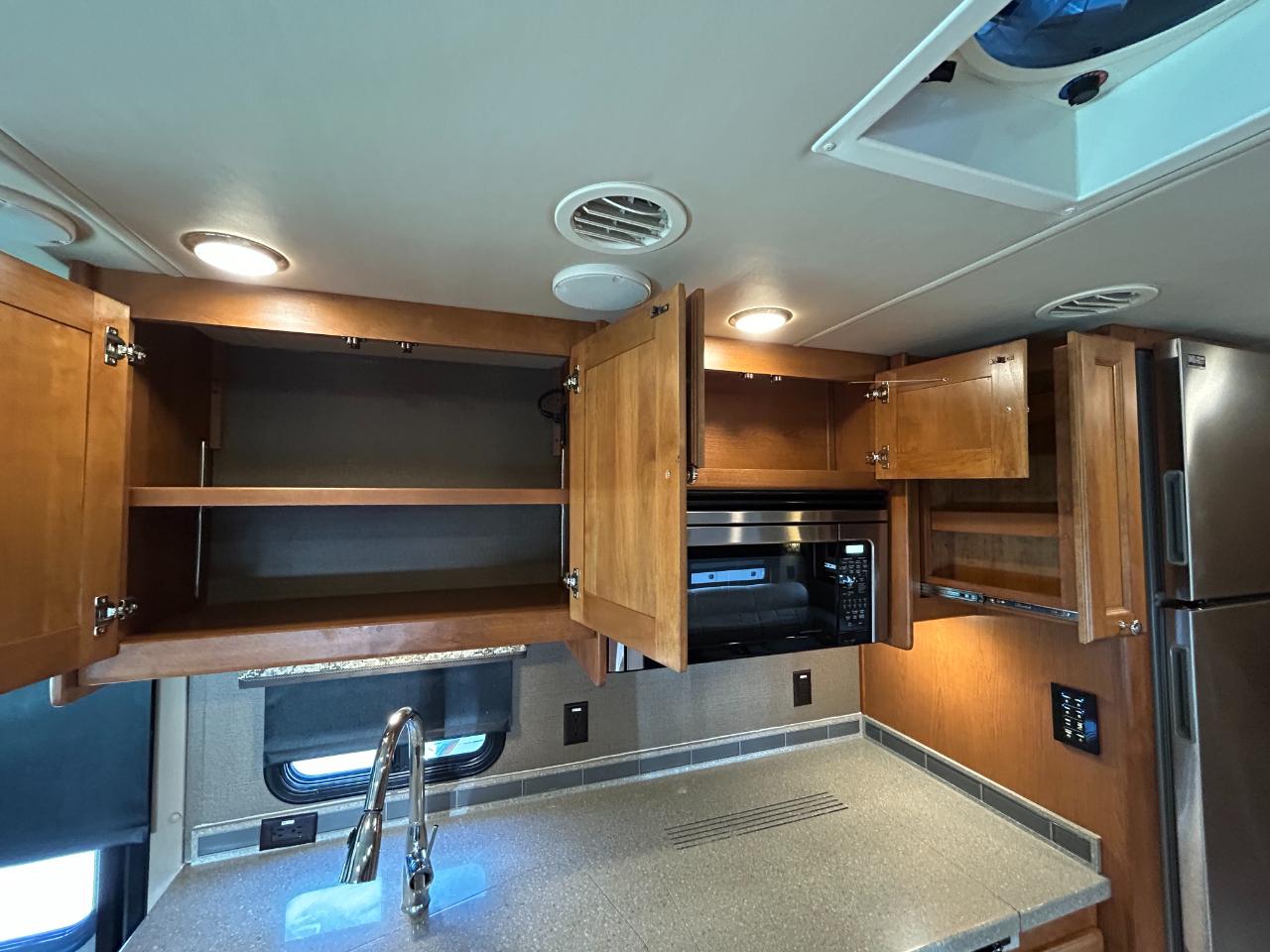 Tiffin Motorhomes Allegro  2018