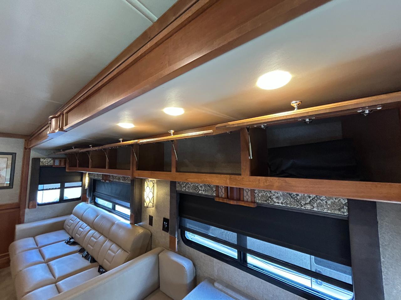 Tiffin Motorhomes Allegro  2018