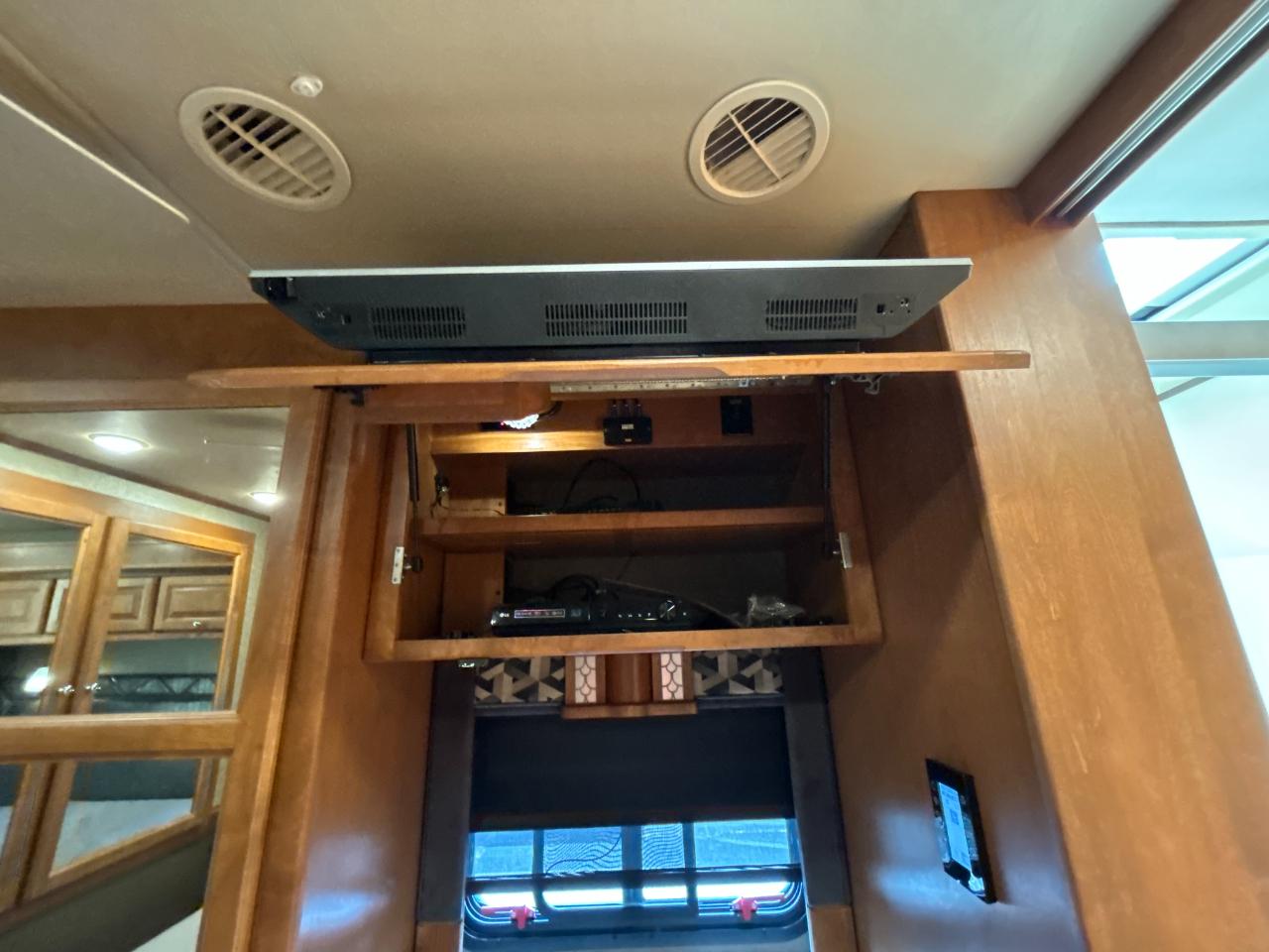 Tiffin Motorhomes Allegro  2018